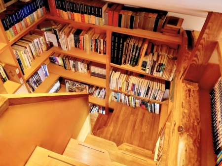 本をめくり愛犬と過ごす宿 Page&Paw